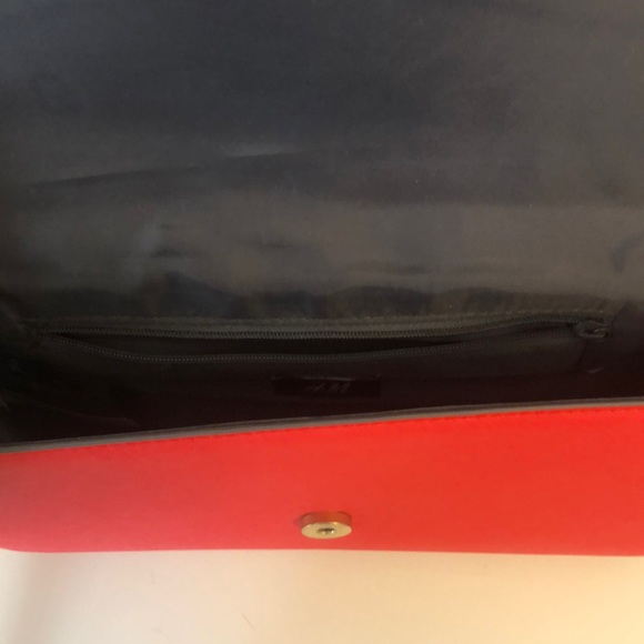 H&M Red Faux Saffiano Crossbody Purse - Picture 4 of 8
